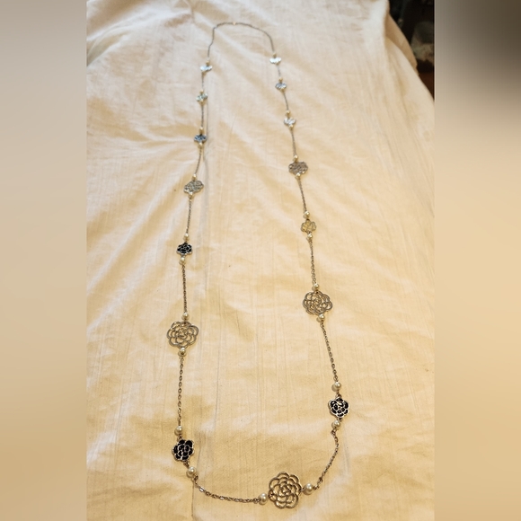 Long elegant fashion necklace - Picture 3 of 6